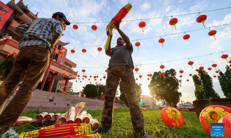 People hang lanterns for the upcoming Spring Festival, or the Chinese Lunar New Year, in Klang of Selangor states, Malaysia, Jan. 16, 2022.Photo:Xinhua